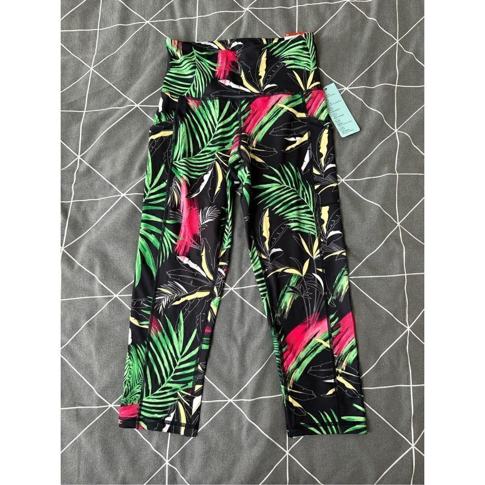 Ideology Women’s Black Moisture Wicking Pocketed Compression Upf50 Crop Printed